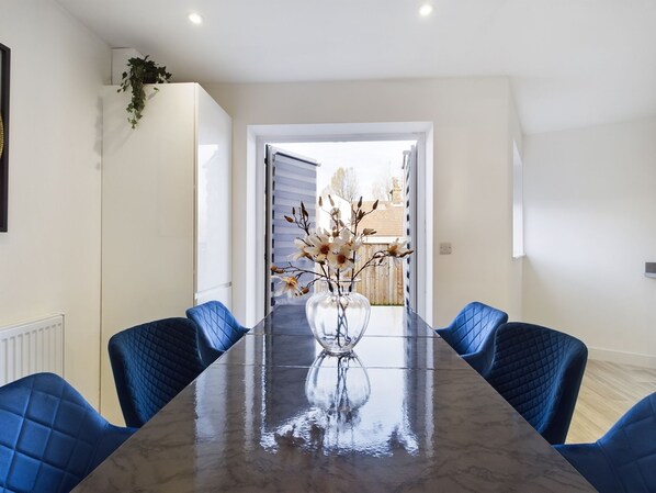 House | Dining - Cosy and Luxurious House for 10 Guests in Darwen (Darwen)