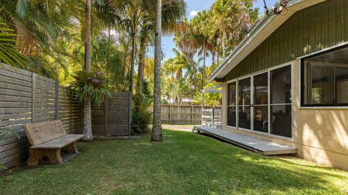 Montezuma - flat walk to Elizabeth Beach + Air Con