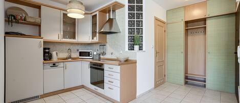 Apartment (405) | Private kitchenette