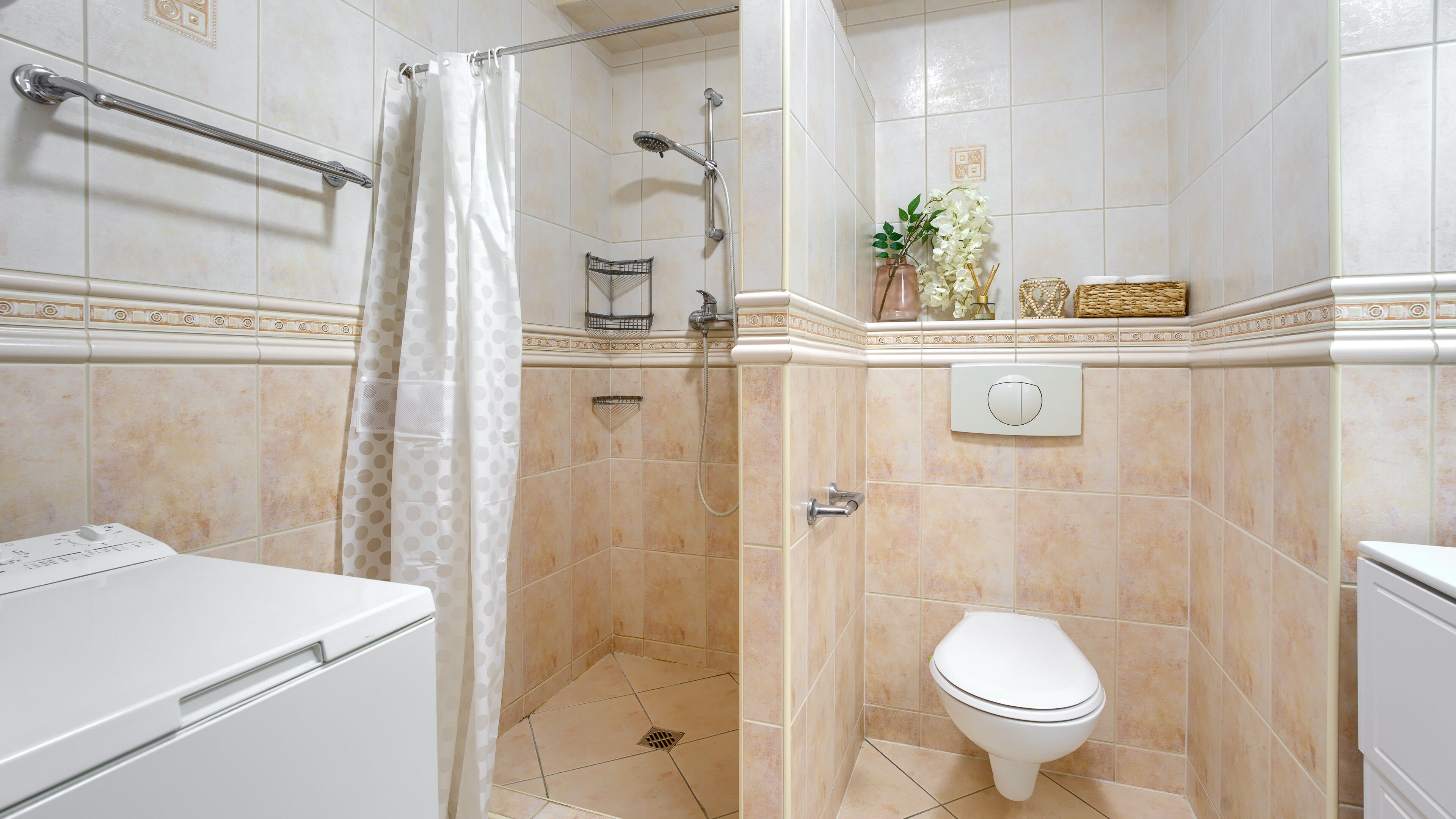 Apartment (405) | Badezimmer | Dusche, Handtücher