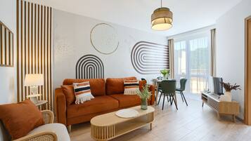 Apartment (405) | Living area | Flat-screen TV