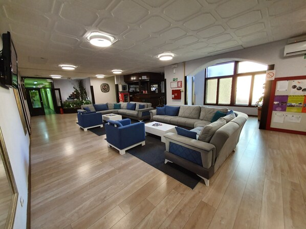 Reception hall - Hotel Vojvodina (Novi Sad)