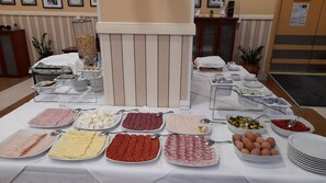 Daily continental breakfast for a fee - Hotel Vojvodina (Novi Sad)
