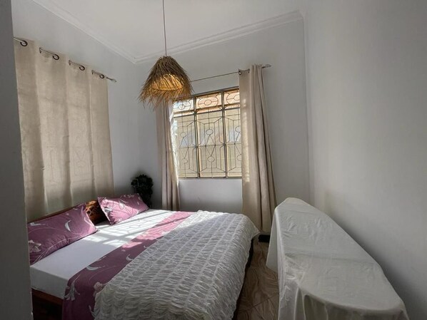 1 Schlafzimmer, Bügeleisen/Bügelbrett