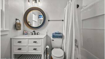 Serviettes fournies, savon, papier toilette