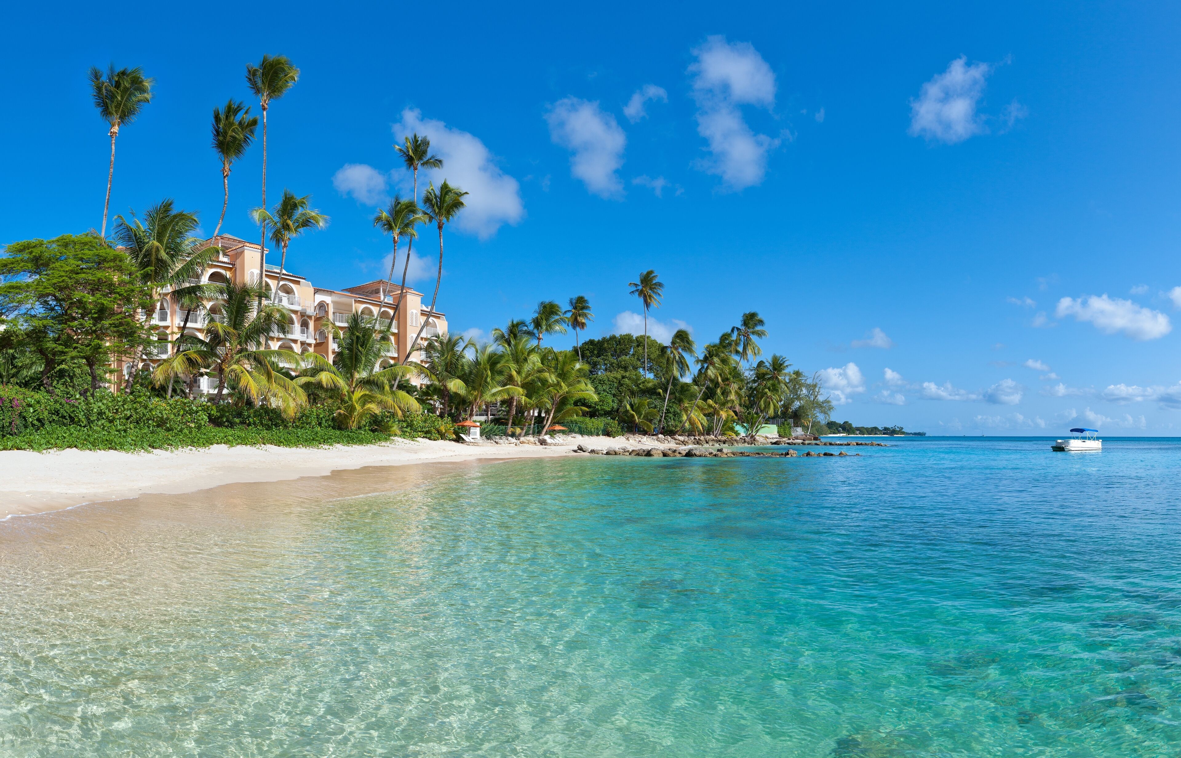 Ligstoelen aan het strand, strandlakens