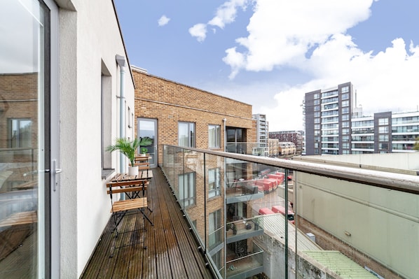 Exterior - 3 Bed Flat by Limehouse Basin (London)