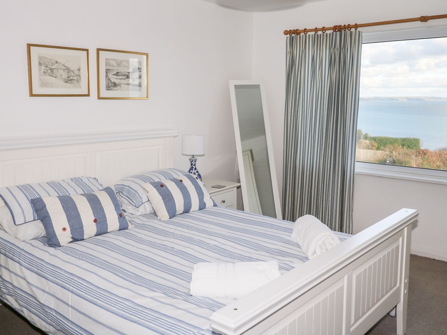 3 makuuhuonetta, yksilöllisesti sisustettu, yksilöllisesti kalustettu