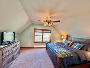 4 bedrooms, desk, free WiFi, bed sheets