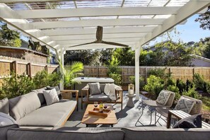 Unclassified image, 3 of 28, button - Luxe Modern Home | Private Hot Tub (Thunderbolt)