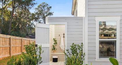 Luxe Modern Home | Private Hot Tub