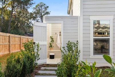 Luxe Modern Home | Private Hot Tub