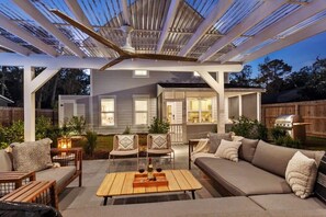 Unclassified image, 2 of 28, button - Luxe Modern Home | Private Hot Tub (Thunderbolt)