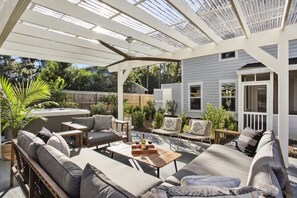 Unclassified image, 4 of 28, button - Luxe Modern Home | Private Hot Tub (Thunderbolt)