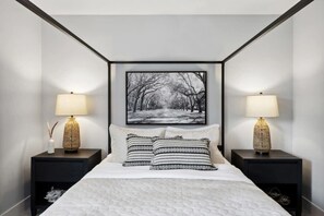 6 bedrooms, desk, iron/ironing board, WiFi
