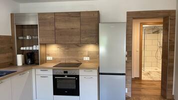 Kühlschrank, Ofen, Herdplatte, Geschirrspüler