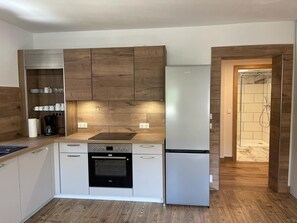 Kühlschrank, Ofen, Herdplatte, Geschirrspüler