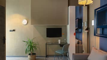 City Studio Suite, 1 Bedroom, Ground Floor | Living area | 34-inch Smart TV with digital channels, Netflix, streaming services