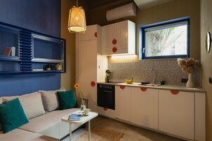 City Studio Suite, 1 Bedroom, Ground Floor | Private kitchen | Full-size fridge, oven, stovetop, dishwasher