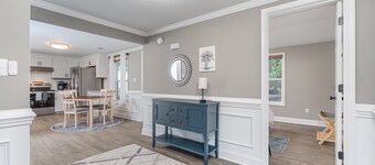 Cozy home with firepit-minutes from downtown and the University of SC! 