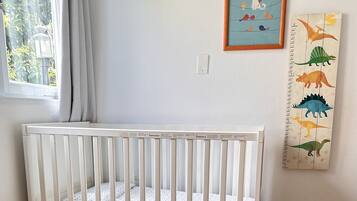 3 bedrooms, desk, iron/ironing board, travel crib