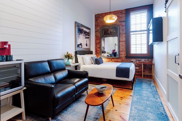 Comfort Room, River View