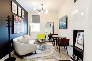 Suite Classique, vue ville | Coin séjour