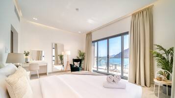 5 bedrooms, in-room safe, iron/ironing board, free WiFi