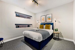 2 chambres, fer et planche à repasser, Wi-Fi, draps fournis