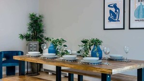 Dining - Host & Stay | Ropewalks Quarters II (Liverpool)