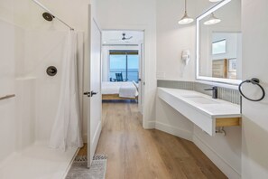 タオル、石鹸、トイレットペーパー