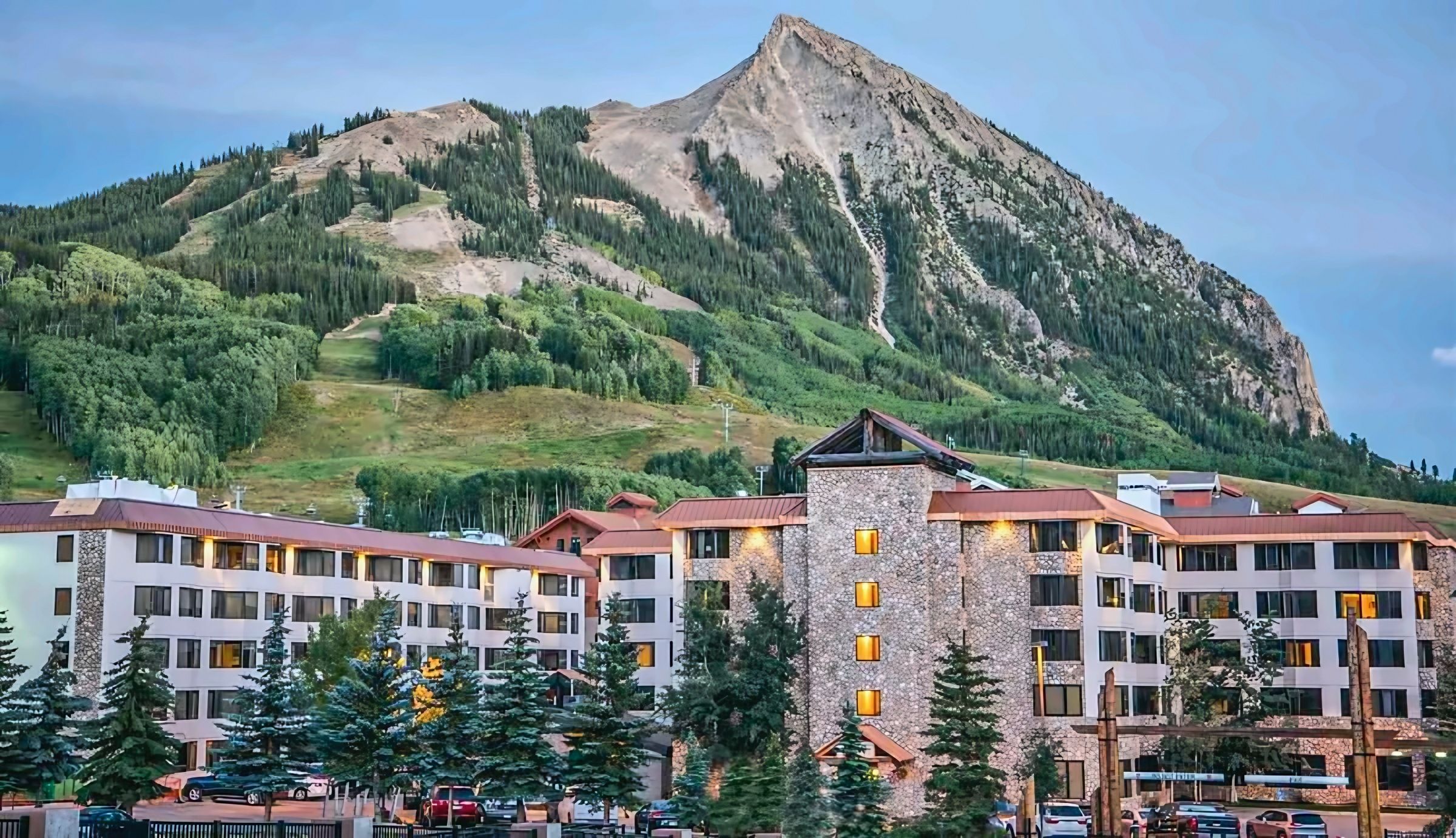 【Exterior】The Grand Lodge at the base — lifts a short walk away
Listed with @BookTraverse