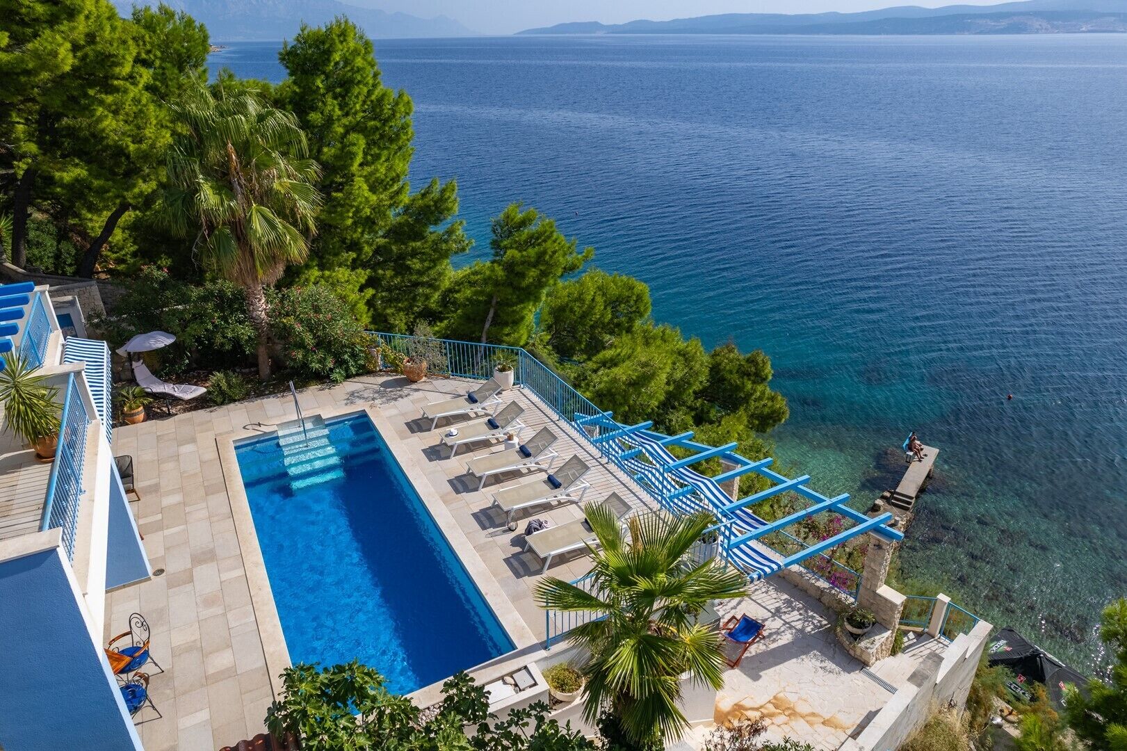 Een verwarmd zwembad