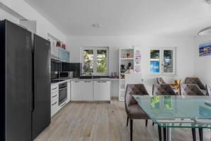 Fridge, microwave, oven, stovetop - Seafront Villa Azzurro with heated pool, panoramic sea views, walking distance to beach-shop-restaurant (Stanici)