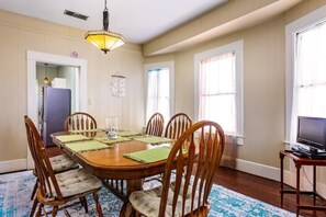 Dining - Seahorse Inn
 (Galveston)