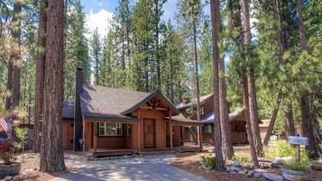 House, 4 Bedrooms | Exterior