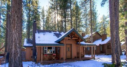 Breezy Pines Cabin 4 Bedroom Home by RedAwning