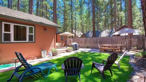 A backyard with a wooden house, a barbecue area, and outdoor seating. - Breezy Pines Cabin 4 Bedroom Home by RedAwning (South Lake Tahoe)