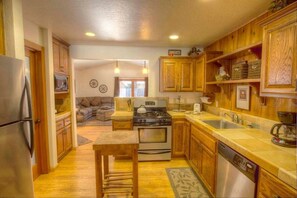 House, 4 Bedrooms | Private kitchen | Fridge, coffee/tea maker, toaster