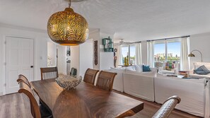 Apartment, 2 Schlafzimmer | Wohnbereich | Smart-TV