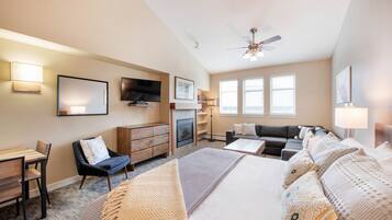 Studio | Living area