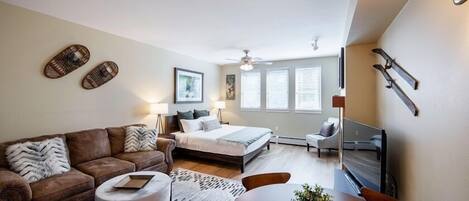Studio | 1 bedroom, iron/ironing board, free WiFi