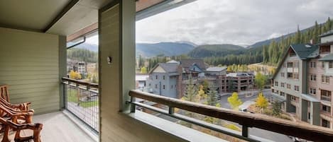 Condo, 3 Bedrooms | Property grounds