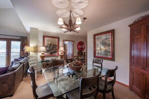Apartamento, 3 habitaciones | Restauración