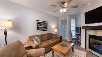 Condo, 1 Bedroom | Living area