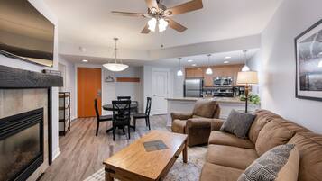 Condo, 1 chambre | Aire de séjour