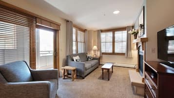 Condo, 1 Bedroom | Living area