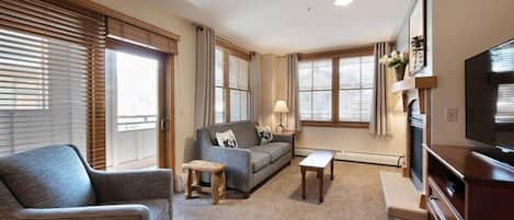 Condo, 1 Bedroom | Living area