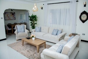 Executive-Villa | Wohnbereich