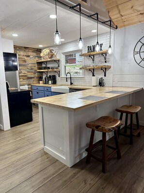 Fridge, microwave, oven, stovetop - Renovated lake house on Claytor Lake with water access and boat dock (Dublin)